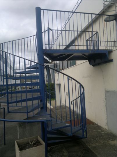 Escalier de sécurité, client divers
